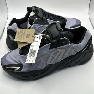 Deadstock YEEZY 700 MNVN ‘Geode’ SZ 10.5